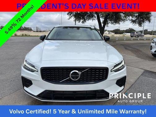 2024 Volvo S60 Recharge Plug-In Hybrid T8 Plus Dark Theme