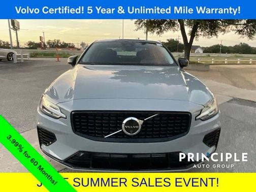 2024 Volvo S60 Recharge Plug-In Hybrid T8 Ultimate Dark Theme