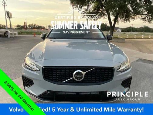 2024 Volvo S60 Recharge Plug-In Hybrid T8 Ultimate Dark Theme