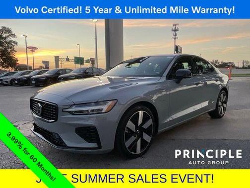2024 Volvo S60 Recharge Plug-In Hybrid T8 Ultimate Dark Theme