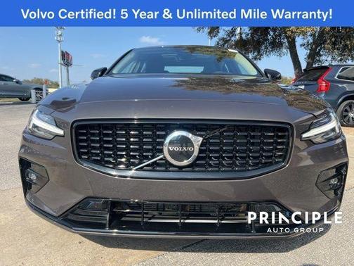 2024 Volvo S60 B5 Core Dark Theme