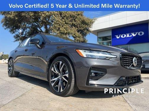 2024 Volvo S60 B5 Core Dark Theme