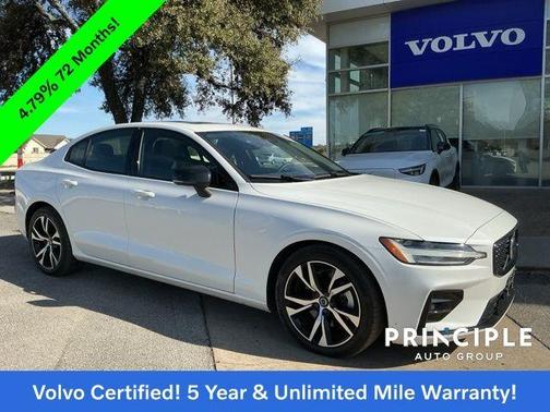 2024 Volvo S60 B5 Core Dark Theme