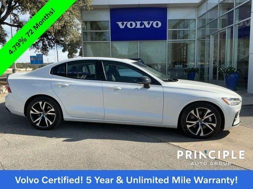 2024 Volvo S60 B5 Core Dark Theme