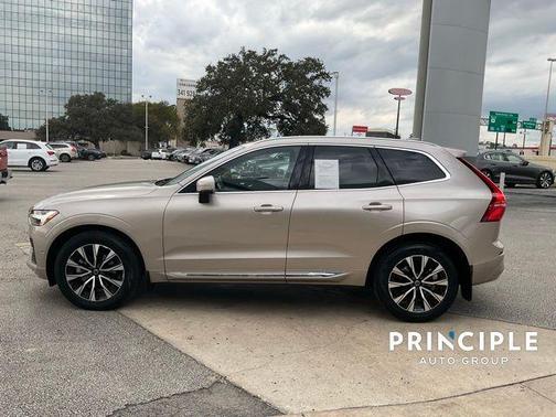 2023 Volvo XC60 B5 Plus Bright Theme