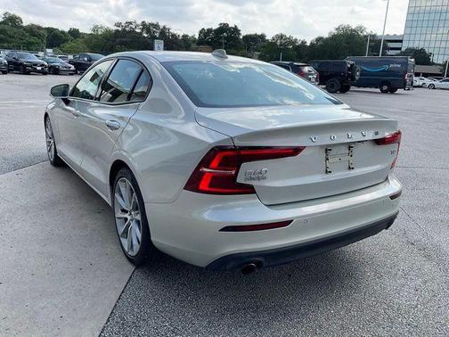 2020 Volvo S60 T5 Momentum