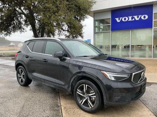 2025 Volvo XC40 B5 Core Bright Theme