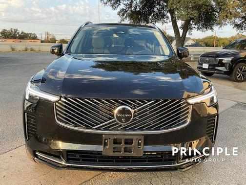 2025 Volvo XC90 B6 Plus 7-Seater