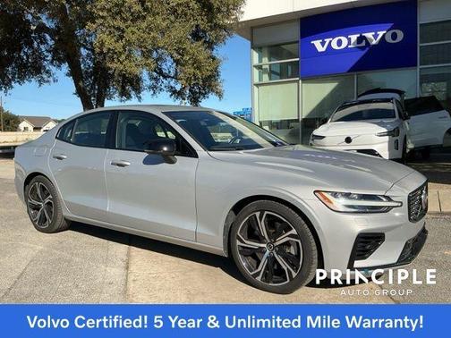 2023 Volvo S60 Recharge Plug-In Hybrid T8 Plus Dark Theme