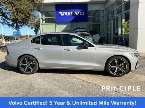 2023 Volvo S60 Recharge Plug-In Hybrid T8 Plus Dark Theme