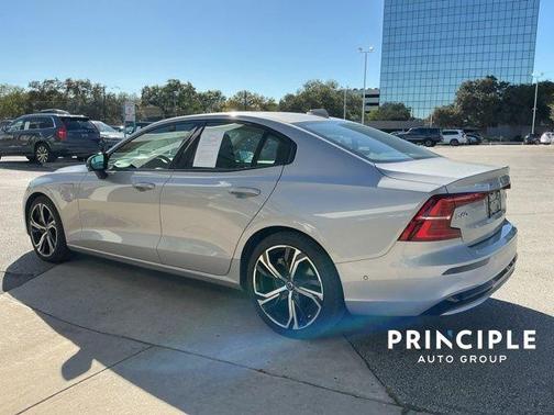 2023 Volvo S60 Recharge Plug-In Hybrid T8 Plus Dark Theme