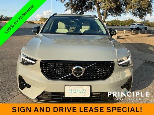 2026 Volvo XC40 B5 Plus