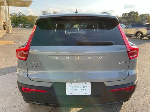 2026 Volvo XC40 B5 Plus