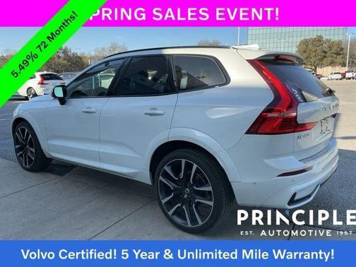 2024 Volvo XC60 B5 Ultimate Dark Theme