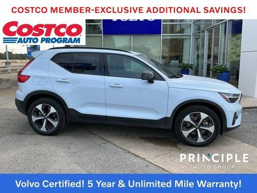 2025 Volvo XC40 B5 Plus Dark Theme