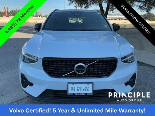 2025 Volvo XC40 B5 Plus Dark Theme