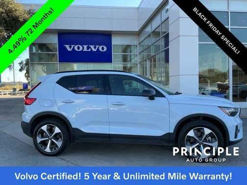 2025 Volvo XC40 B5 Plus Dark Theme