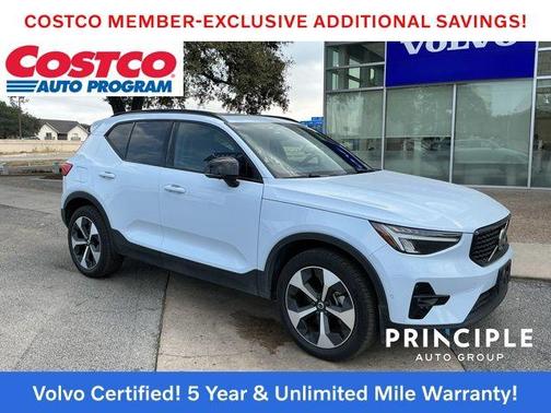 2025 Volvo XC40 B5 Plus Dark Theme