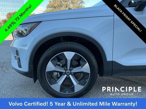 2025 Volvo XC40 B5 Plus Dark Theme