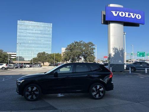 2025 Volvo XC60 Plug-In Hybrid T8 Plus