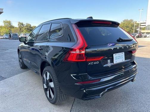 2025 Volvo XC60 Plug-In Hybrid T8 Plus
