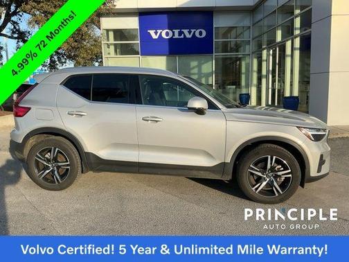 2025 Volvo XC40 B5 Core Bright Theme