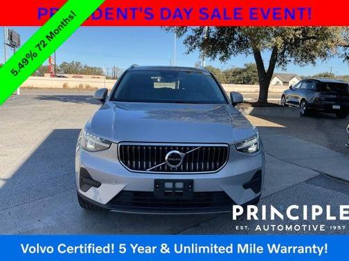 2025 Volvo XC40 B5 Core Bright Theme