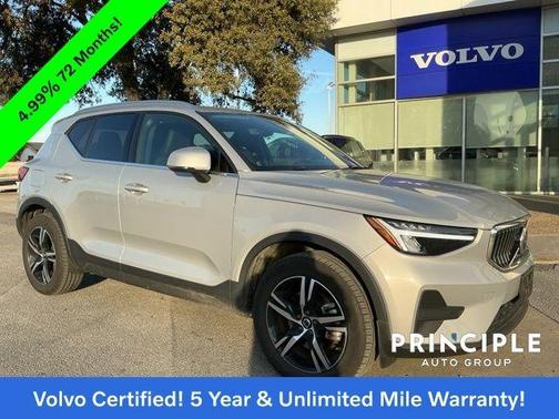 2025 Volvo XC40 B5 Core Bright Theme