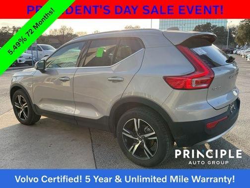 2025 Volvo XC40 B5 Core Bright Theme