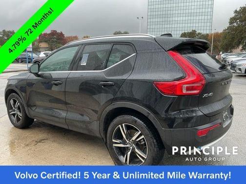 2025 Volvo XC40 B5 Core Bright Theme