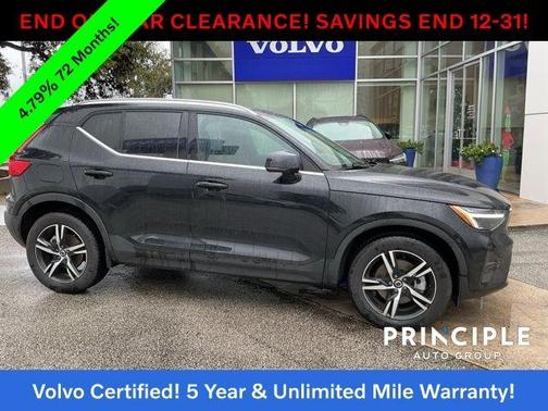 2025 Volvo XC40 B5 Core Bright Theme