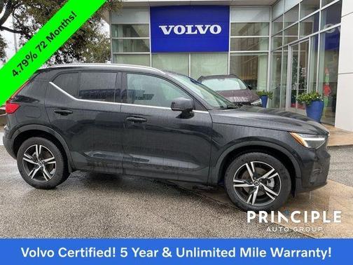 2025 Volvo XC40 B5 Core Bright Theme