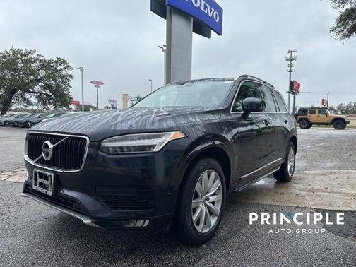 2017 Volvo XC90 T6 Momentum