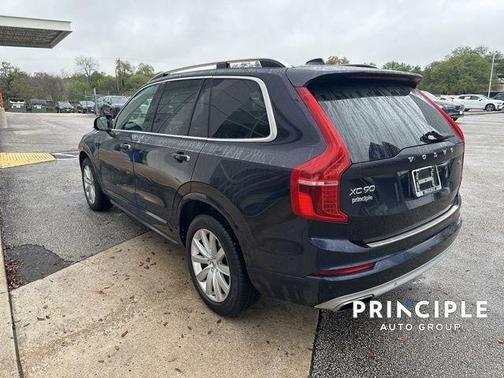 2017 Volvo XC90 T6 Momentum