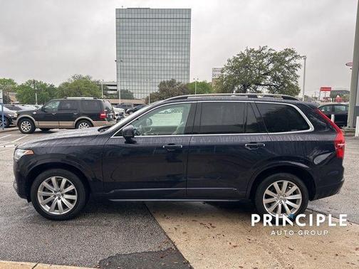 2017 Volvo XC90 T6 Momentum