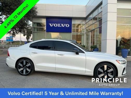 2024 Volvo S60 Recharge Plug-In Hybrid T8 Ultimate Dark Theme