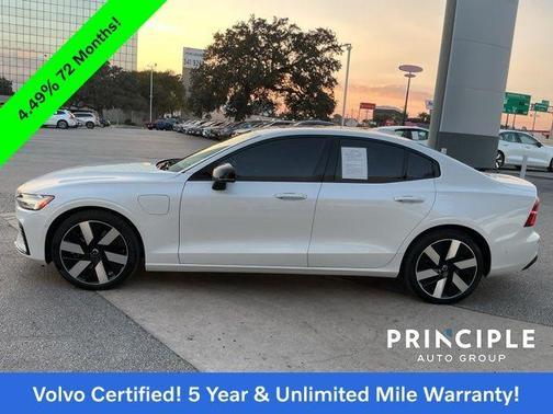 2024 Volvo S60 Recharge Plug-In Hybrid T8 Ultimate Dark Theme