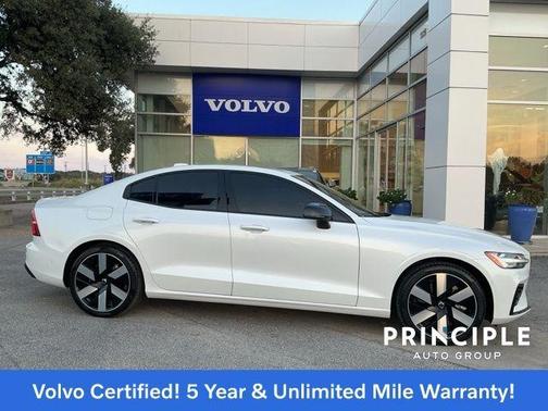 2024 Volvo S60 Recharge Plug-In Hybrid T8 Ultimate Dark Theme