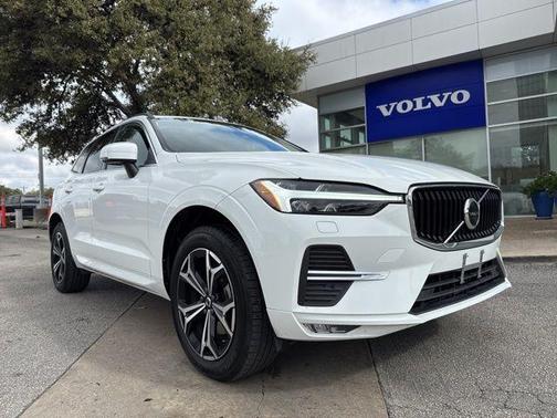 2022 Volvo XC60 B5 Momentum