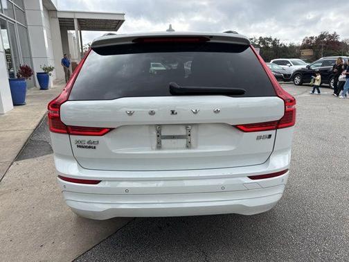 2022 Volvo XC60 B5 Momentum