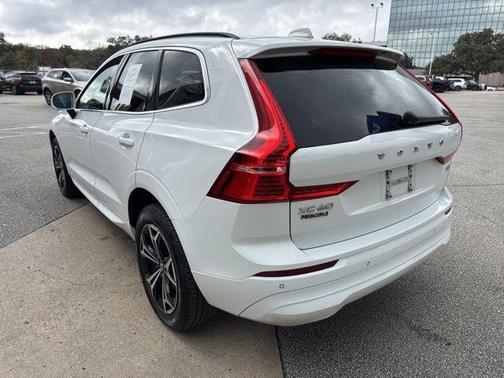 2022 Volvo XC60 B5 Momentum