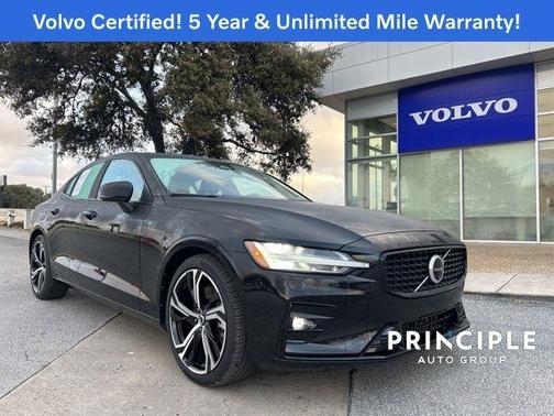 2024 Volvo S60 B5 Plus Dark Theme