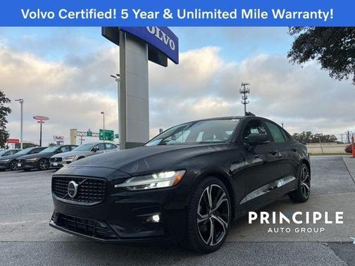 2024 Volvo S60 B5 Plus Dark Theme