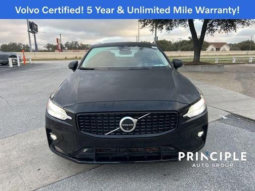 2024 Volvo S60 B5 Plus Dark Theme