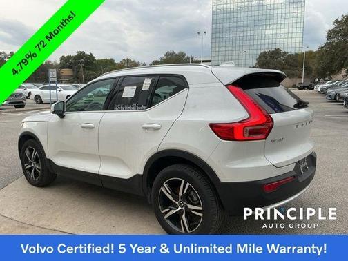 2025 Volvo XC40 B5 Core Bright Theme