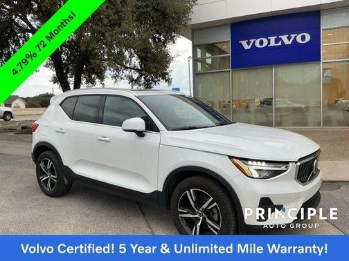 2025 Volvo XC40 B5 Core Bright Theme