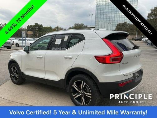 2025 Volvo XC40 B5 Core Bright Theme