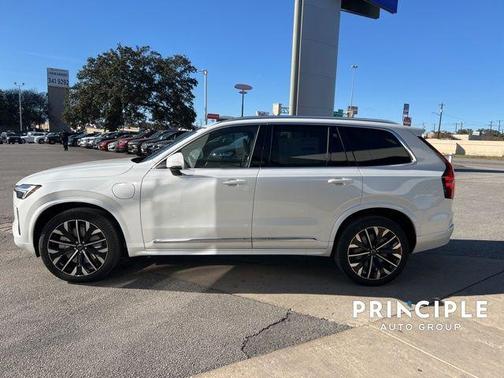 2025 Volvo XC90 Plug-In Hybrid T8 Core 7-Seater