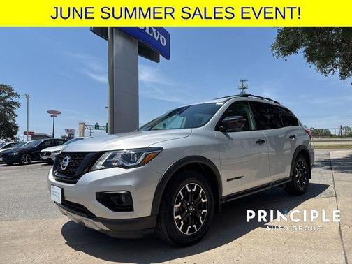 2020 Nissan Pathfinder SL