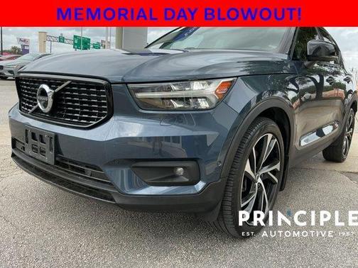 Denim Blue Metallic 2022 Volvo XC40 T4 R-Design